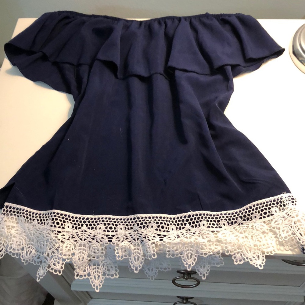 Sleeveless navy shirt